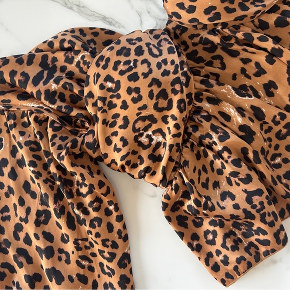 House of Harlow 1960 x REVOLVE Burna Blouse in Leopard - Picture 6 of 6